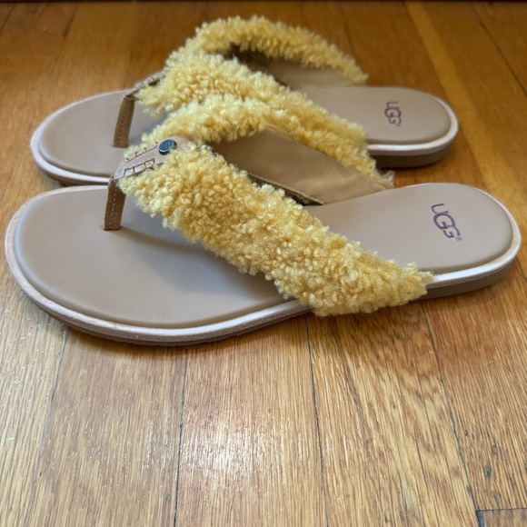 Ugg Alicia Mojave Yellow Sheepskin Flip Flops - Picture 2 of 8